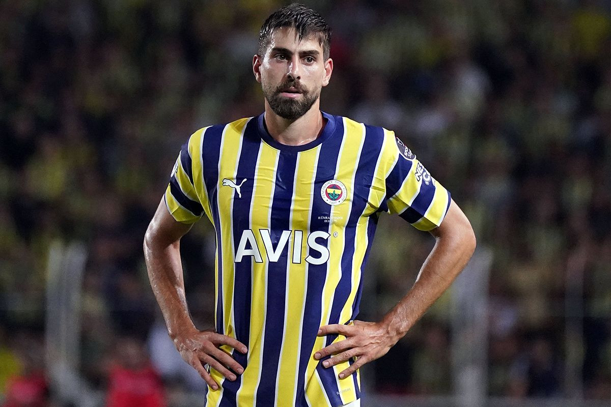 Jose Mourinho Fenerbahçe'de gidecek ve kalacak isimleri belirledi! 5 isme tam not verdi, 3 ismin biletini kesti: "Bunları takımdan gönderin" - Sayfa 14