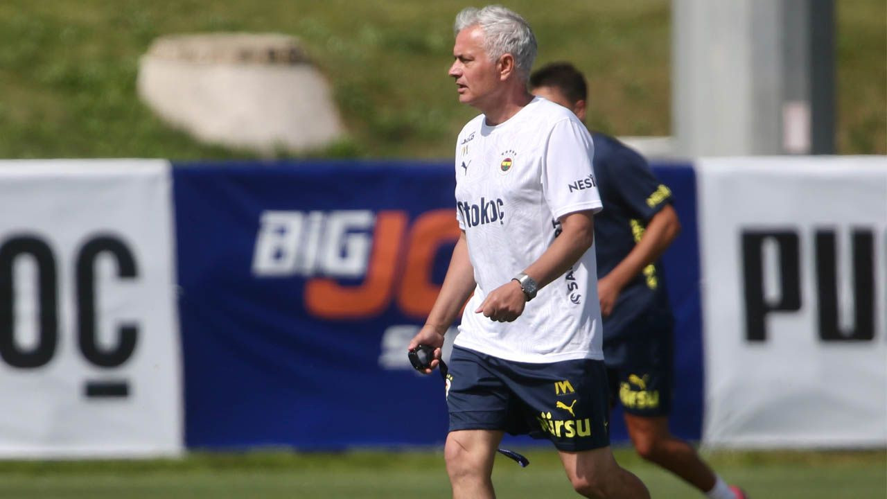 Jose Mourinho Fenerbahçe'de gidecek ve kalacak isimleri belirledi! 5 isme tam not verdi, 3 ismin biletini kesti: "Bunları takımdan gönderin" - Sayfa 15