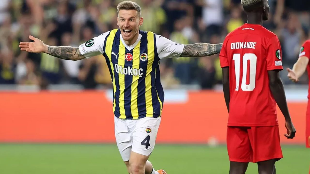 Jose Mourinho Fenerbahçe'de gidecek ve kalacak isimleri belirledi! 5 isme tam not verdi, 3 ismin biletini kesti: "Bunları takımdan gönderin" - Sayfa 13