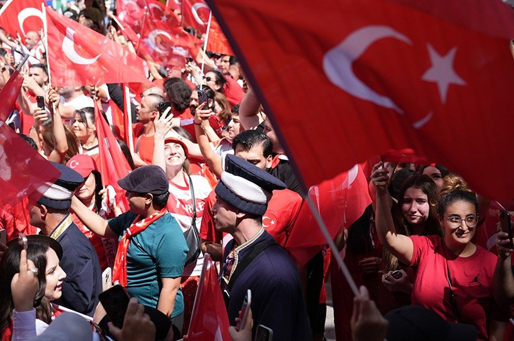 A Milli Futbol Takımı'na büyük destek: Tarihi maç öncesi Berlin'de, Borkurt'lu-Mehter'li görülmemiş coşku! - Sayfa 11