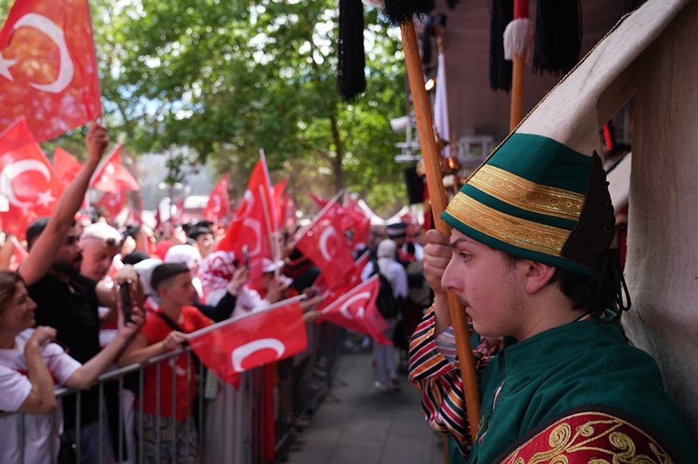 A Milli Futbol Takımı'na büyük destek: Tarihi maç öncesi Berlin'de, Borkurt'lu-Mehter'li görülmemiş coşku! - Sayfa 13
