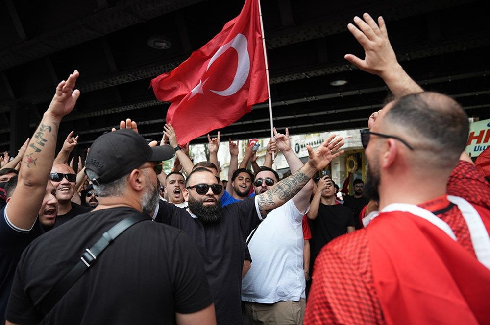 A Milli Futbol Takımı'na büyük destek: Tarihi maç öncesi Berlin'de, Borkurt'lu-Mehter'li görülmemiş coşku! - Sayfa 19