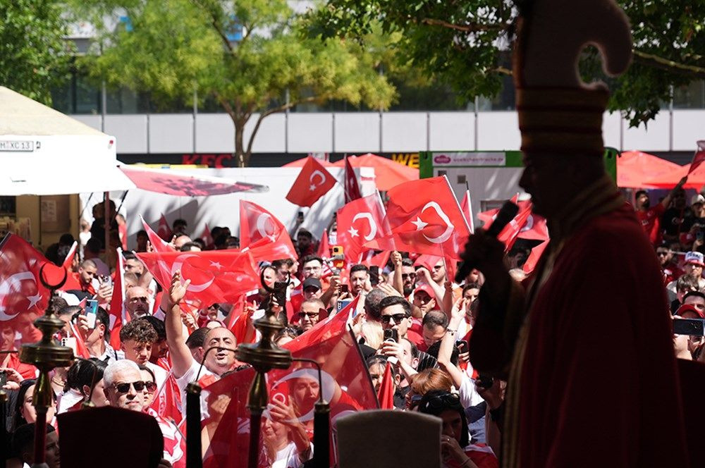 A Milli Futbol Takımı'na büyük destek: Tarihi maç öncesi Berlin'de, Borkurt'lu-Mehter'li görülmemiş coşku! - Sayfa 6