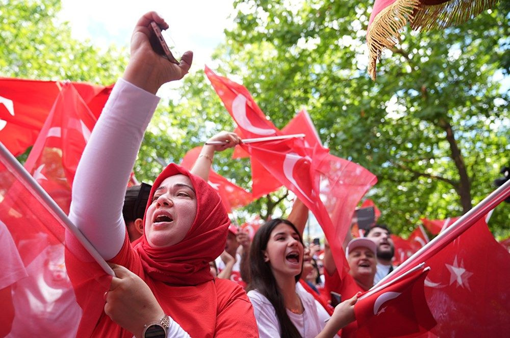 A Milli Futbol Takımı'na büyük destek: Tarihi maç öncesi Berlin'de, Borkurt'lu-Mehter'li görülmemiş coşku! - Sayfa 9