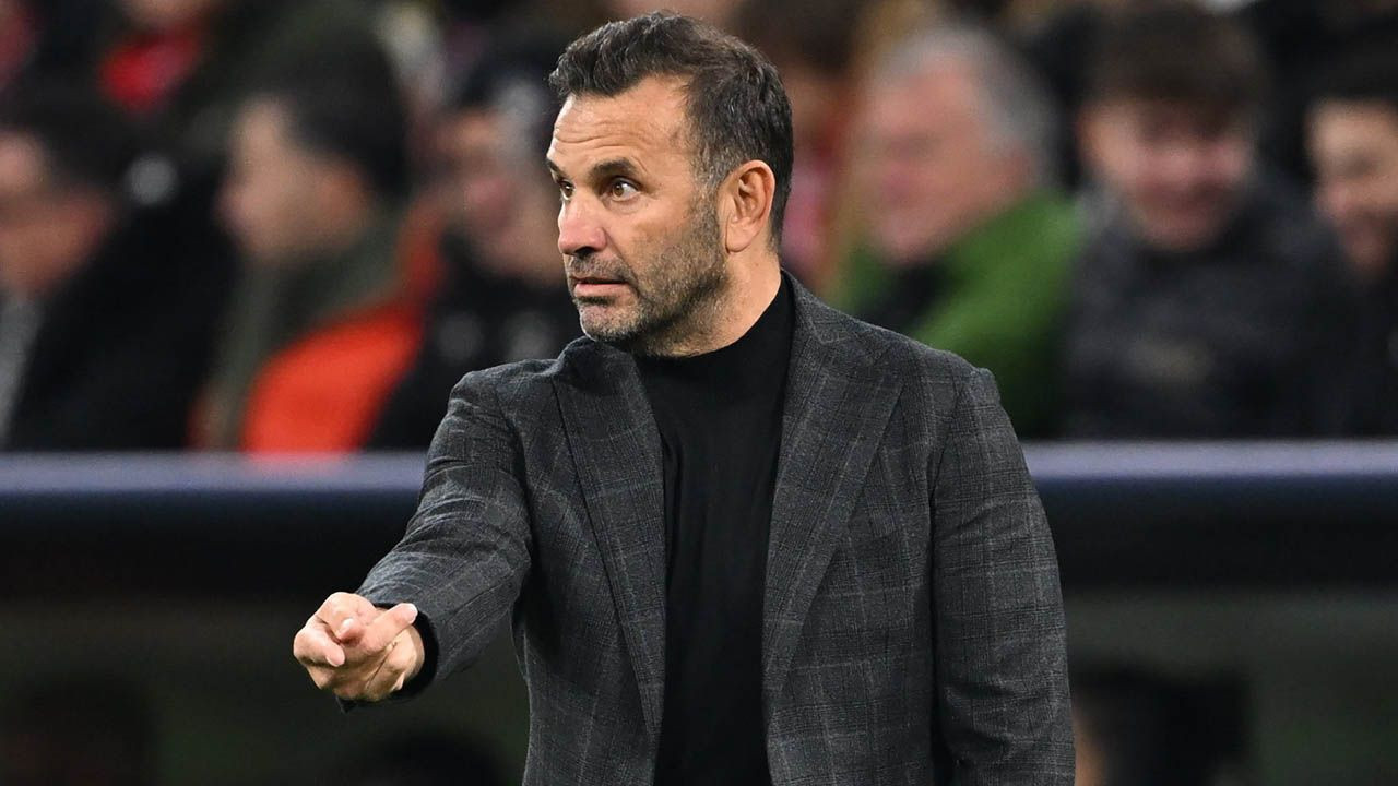 “Galatasaray’da Fatih Terim dönemi yeniden başlıyor! Çanlar Okan Buruk için çalıyor! Takım oyunu alarm veriyor, iki maçta 5’er gol yedi” - Sayfa 8