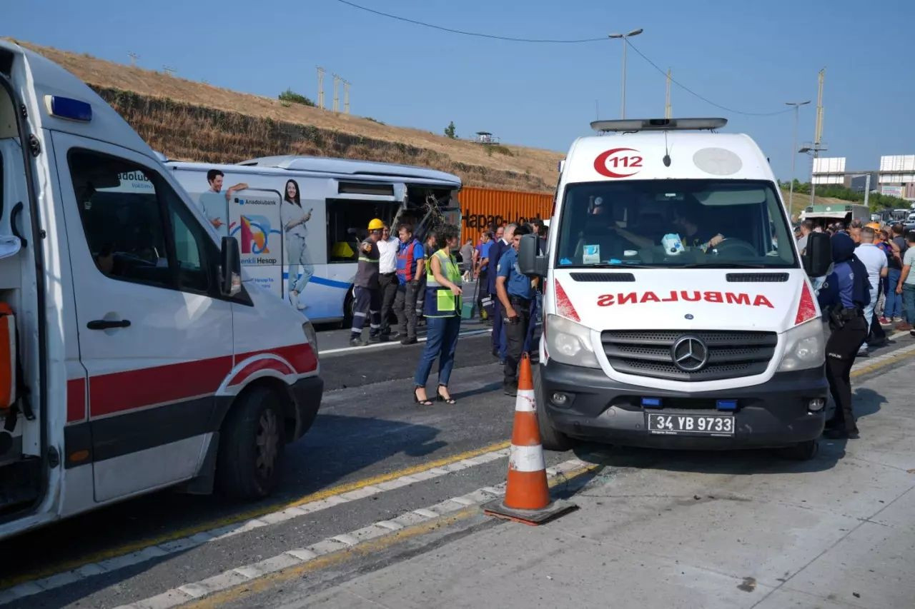 Sefaköy'de 1 kişinin öldüğü metrobüs kazasında şoförün ifadesi ortaya çıktı: Frene bastım ama tutmadı! - Sayfa 10
