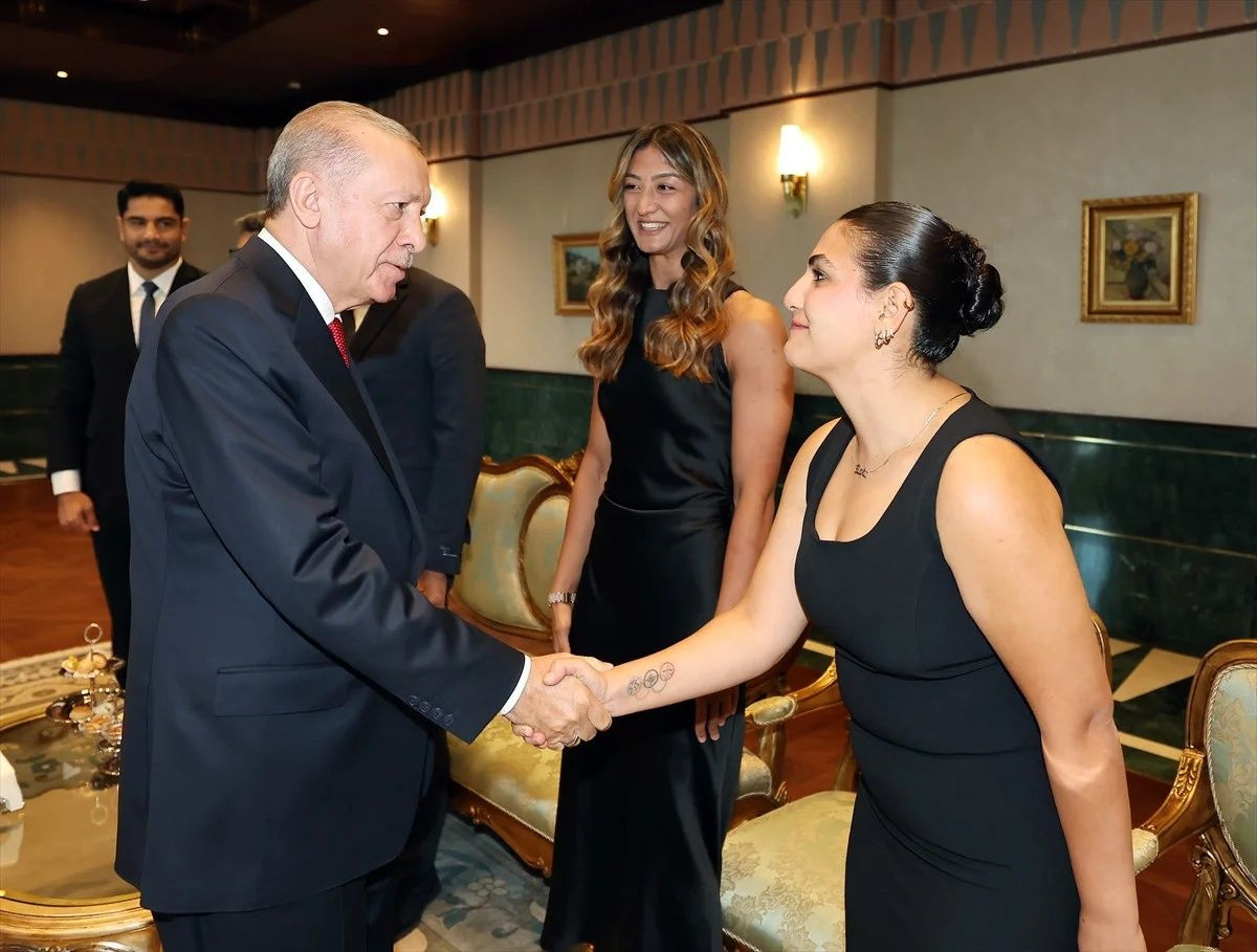 Külliye'de sürpriz kabul! Cumhurbaşkanı Erdoğan olimpiyatlarda derece alan sporcularımız ve askerlerimizle bir araya geldi - Sayfa 11