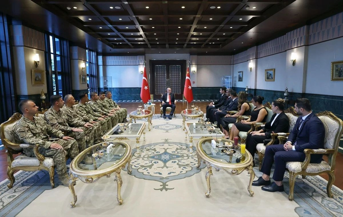 Külliye'de sürpriz kabul! Cumhurbaşkanı Erdoğan olimpiyatlarda derece alan sporcularımız ve askerlerimizle bir araya geldi - Sayfa 7