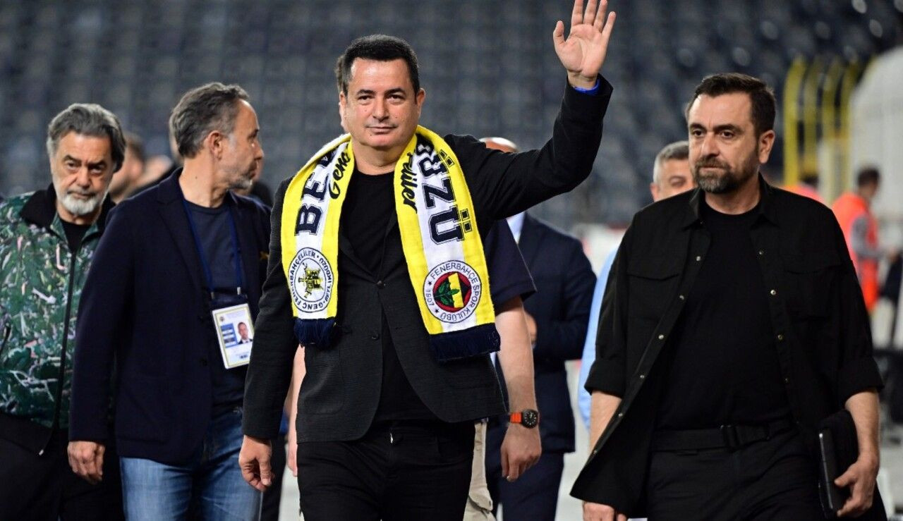 Acun Iıcalı’dan basın toplantısında Ferdi Kadıoğlu’na şok gönderme! Herkesi şaşkına çeviren örnek: “Çok transfer bilirim, futbolcu bir anda yok olur! Ne antrenmana çıkar, ne maça çıkar. Bunları yaşadık…” - Sayfa 6