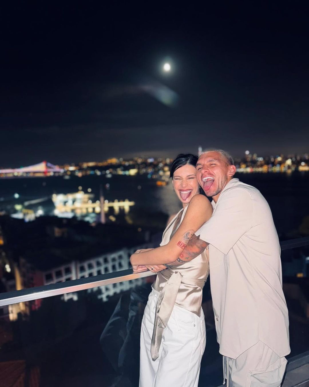 Galatasaraylı Lucas Torreira'dan sevgilisi Devrim Özkan'a sürpriz doğum günü kutlaması - Sayfa 10