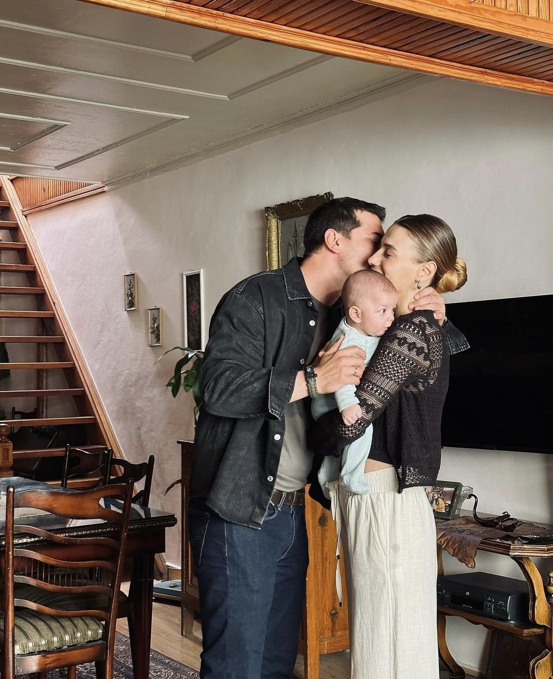 Aşk söylentileri doğru çıktı! Çağatay Ulusoy, gönlünü ünlü oyuncuya kaptırdı - Sayfa 6