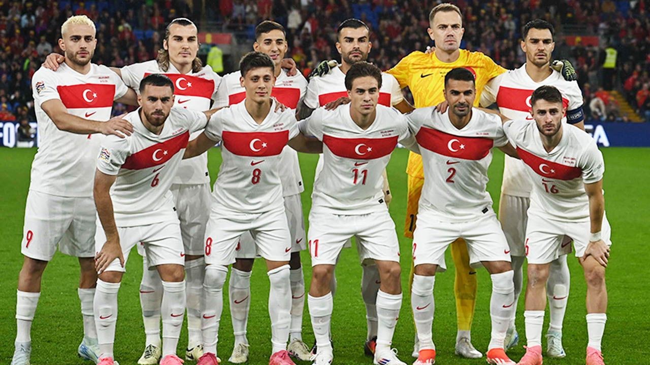 A Milli Takımımızın İzlanda maçı ilk 11'i belli oldu! Vincenzo Montella'dan İrfan Can Kahveci sürprizi: Türkiye maça yine forvetsiz başlayacak - Sayfa 1