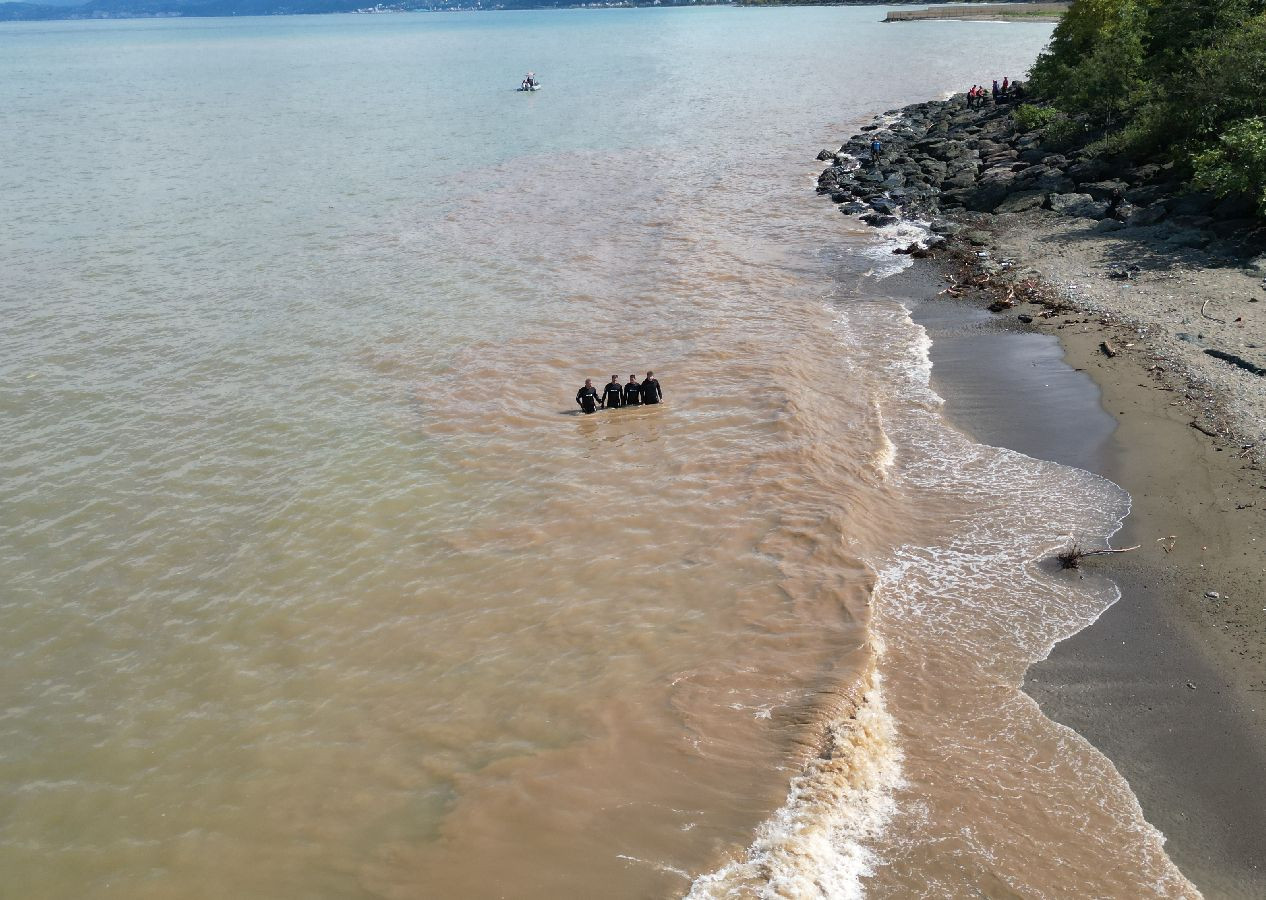 Trabzon’da sel sonrası Karadeniz renk değiştirdi; Ali Kemal Demir isimli kayıp kişi aranıyor - Sayfa 5