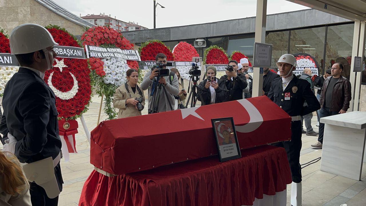 Şehit Polis Şeyda Yılmaz memleketi Sivas'ta toprağa verildi: İzin aldık gelecektik, vatan sağ olsun - Sayfa 7