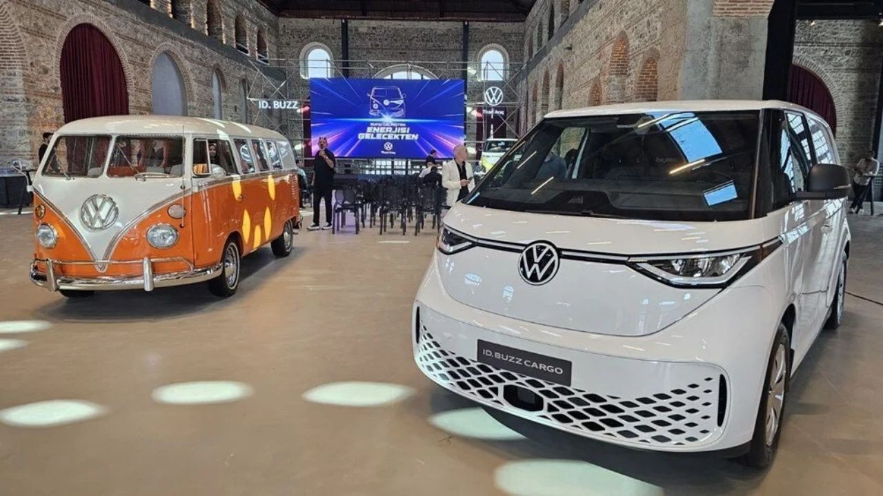 Ekim ayında yollarda! Volkswagen'in elektrikli ticari aracı ID.Buzz Türkiye'de! İşte satış fiyatları - Sayfa 1