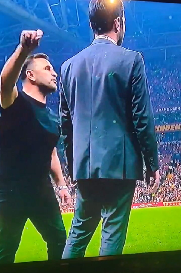 Okan Buruk, penaltı sonrası hakeme tehditler savurdu: Buna penaltı veren hakem bir daha burada maç yönetemez! - Sayfa 8