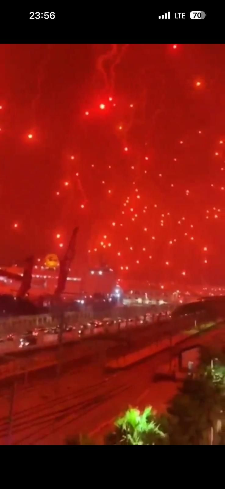 İran böyle saldırdı: İsrailliler dehşet içinde çığlık çığlığa kaçtı! Tüm dünya bu görüntülerle şoka girdi! - Sayfa 21