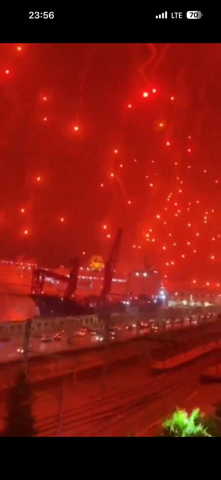 İran böyle saldırdı: İsrailliler dehşet içinde çığlık çığlığa kaçtı! Tüm dünya bu görüntülerle şoka girdi! - Sayfa 23