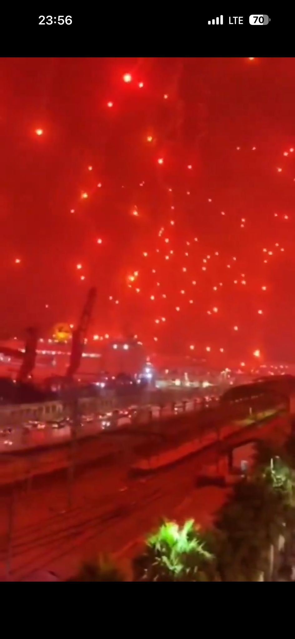 İran böyle saldırdı: İsrailliler dehşet içinde çığlık çığlığa kaçtı! Tüm dünya bu görüntülerle şoka girdi! - Sayfa 19