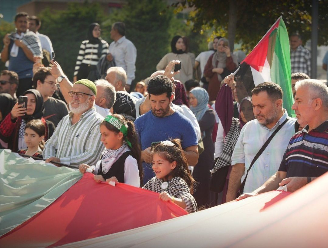 Binlerce kişi İsrail'i protesto etmek için Üsküdar'da toplandı! Şehit çocuklar için gökyüzüne balonlar bırakıldı... - Sayfa 11