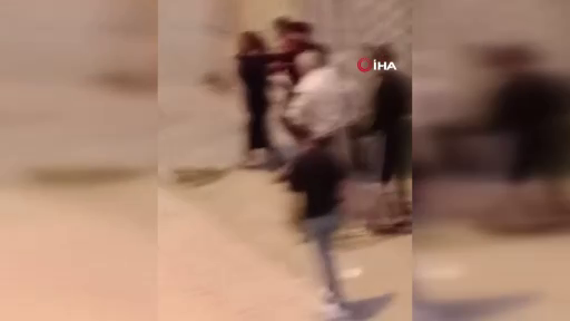 Elazığ'da sokak ortasında şiddet! Bir köşede kadınlar diğer köşede erkekler kavga etti - Sayfa 11