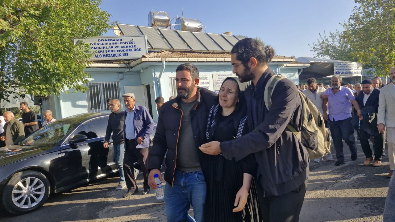 Cesedi 18 gün sonra bulunan Rojin Kabaiş memleketi Diyarbakır’da toprağa verildi - Sayfa 5