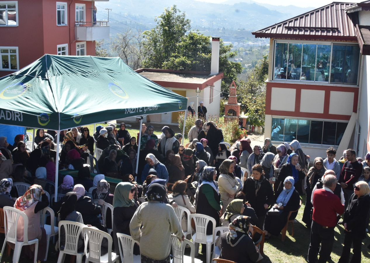 Şarkıcı Gülşen'in babası Arslan Bayraktar memleketi Ordu'da son yolculuğuna uğurlandı - Sayfa 8