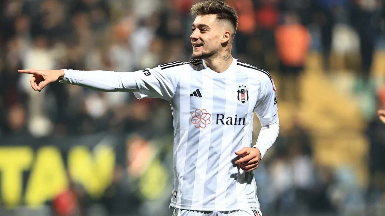 Beşiktaş'ın Galatasaray derbisi ilk 11'i belli oldu! Giovanni van Bronckhorst Cimbom'u devirecek planı yaptı: Rafa Silva ve Gedson Fernandes fişi çekecek - Sayfa 12