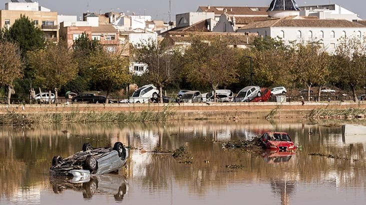 İspanya'da sel felaketi! Ölü sayısı artıyor... Korkunç görüntüler geldi! - Sayfa 9
