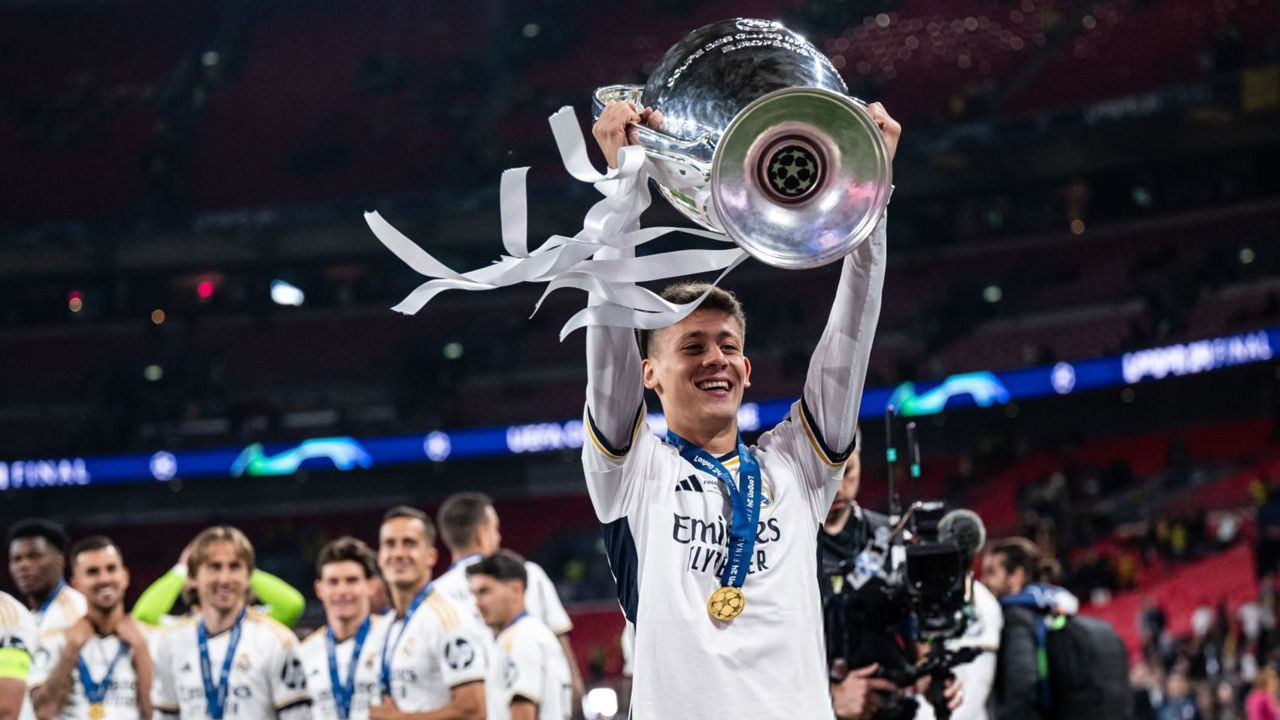 Fenerbahçeliler sıkı durun: Ali Koç Ocak ayında 10 numara bombasını patlatıyor! Fenerbahçe yeni Alex de Souza’sını devre arasında transfer ediyor: Dünyaca ünlü yıldız... - Sayfa 15