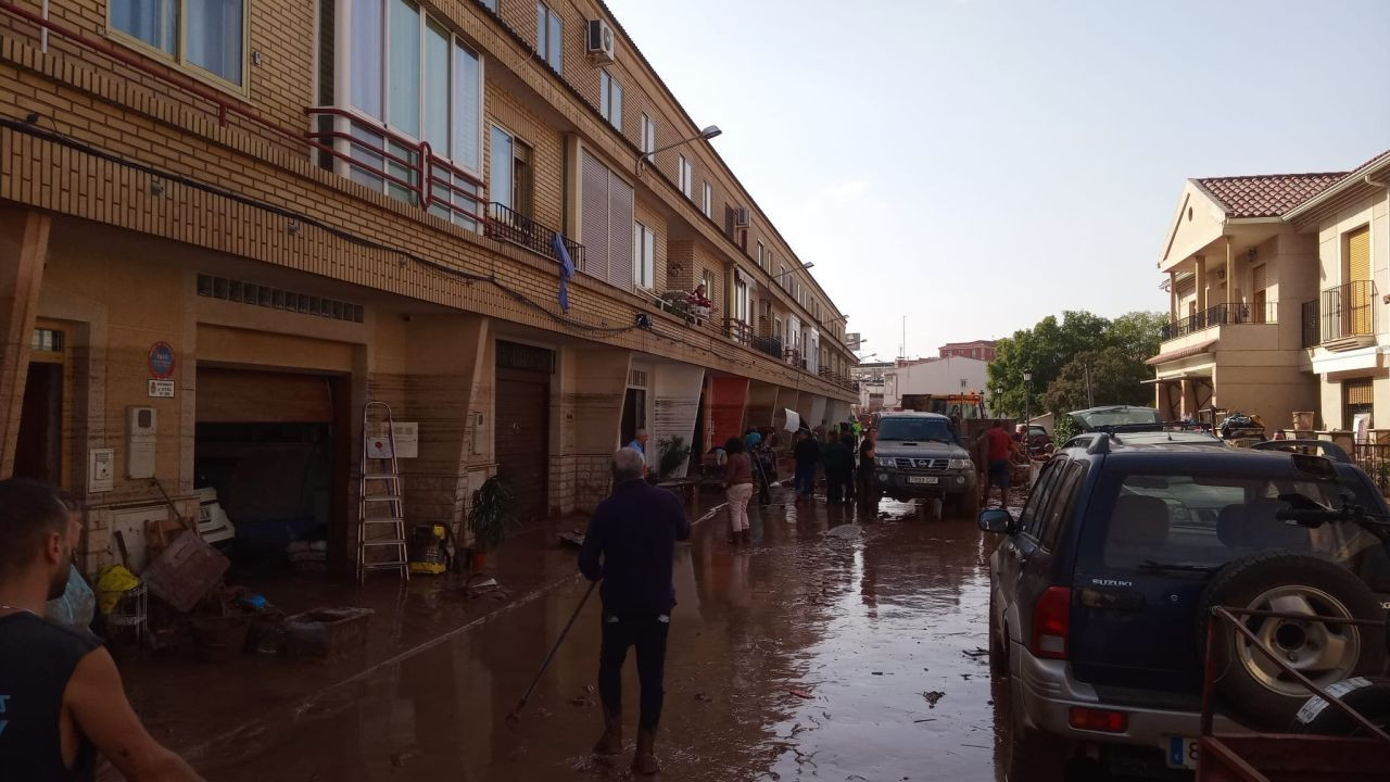 İspanya felaketi yaşıyor: Valencia'da ölü sayısı 100'ü geçti, yağmacılar sahneye çıktı, onlarca kayıp var - Sayfa 5