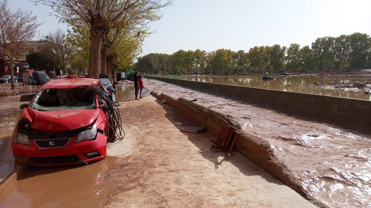 İspanya felaketi yaşıyor: Valencia'da ölü sayısı 100'ü geçti, yağmacılar sahneye çıktı, onlarca kayıp var - Sayfa 6