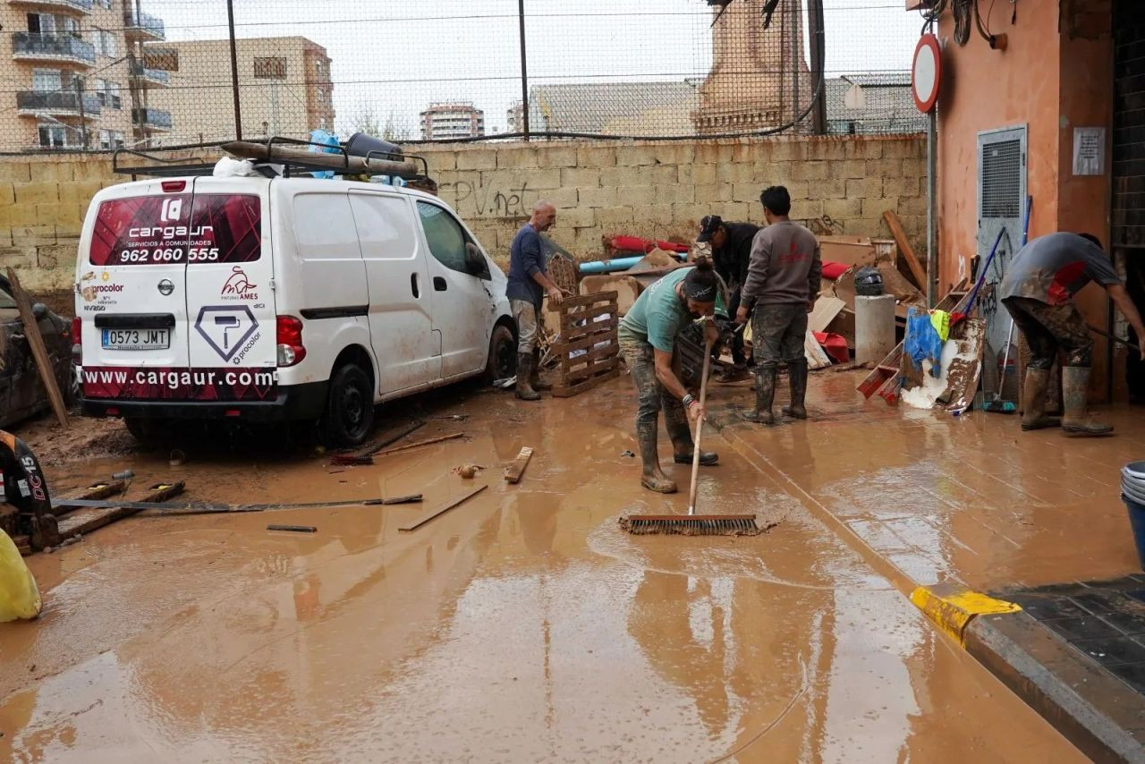 İspanya'da sel felaketi! Kıyamet filmlerini aratmayan görüntüler! Ölü sayısı 200'ü geçti... - Sayfa 8