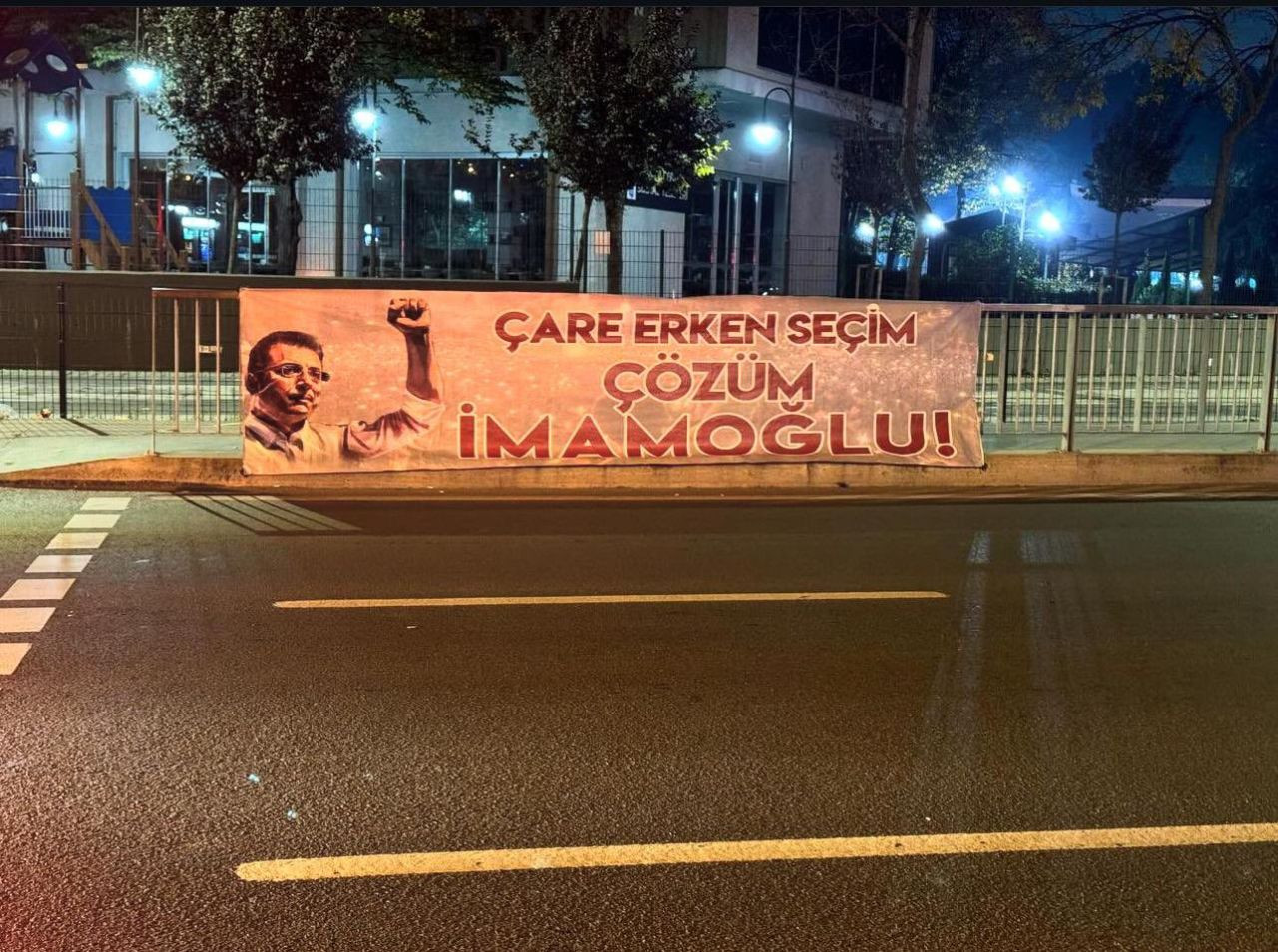 CHP'de adaylık yarışı kızıştı! İmamoğlu'ndan dikkat çeken hamle! Kendi pankartlarını astırdı... - Sayfa 6