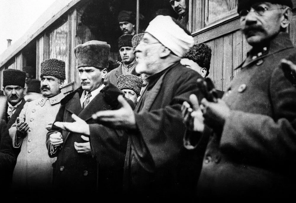 Saygı, özlem ve minnetle: Az bilinen fotoğraflarıyla ebediyete intikalinin 86. yılında Gazi Mustafa Kemal Atatürk... - Sayfa 20