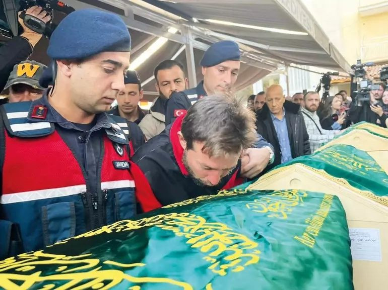 Türkiye İzmir'de yanarak can veren 5 kardeşe ağlıyor... Bakanlık yürek burkan detayı paylaştı! "Devlet himayesine almak istemiştik..." - Sayfa 11