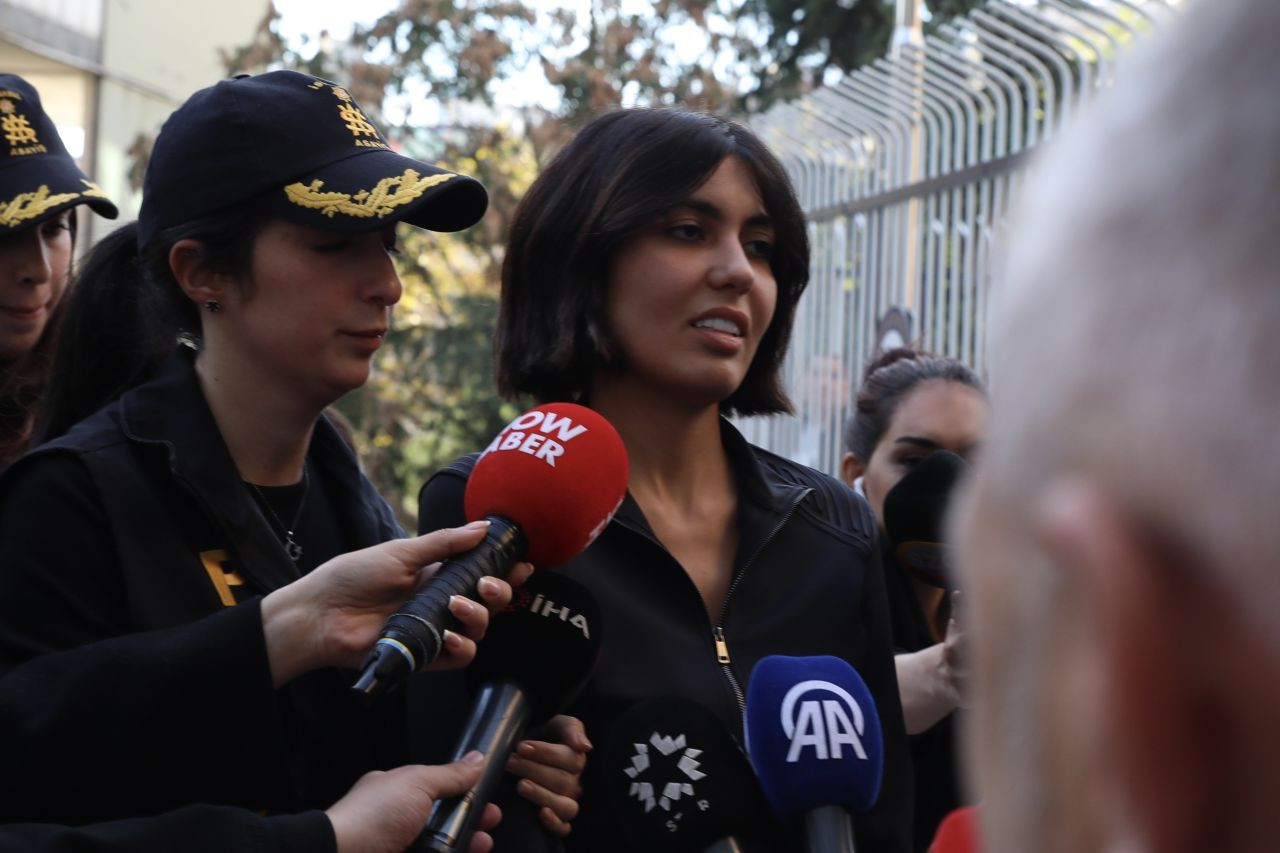 Dolandırıcılık yapmakla suçlanan Bahar Candan cezaevi sürecini anlattı! ''Adaletin kestiği parmak acımaz'' - Sayfa 6