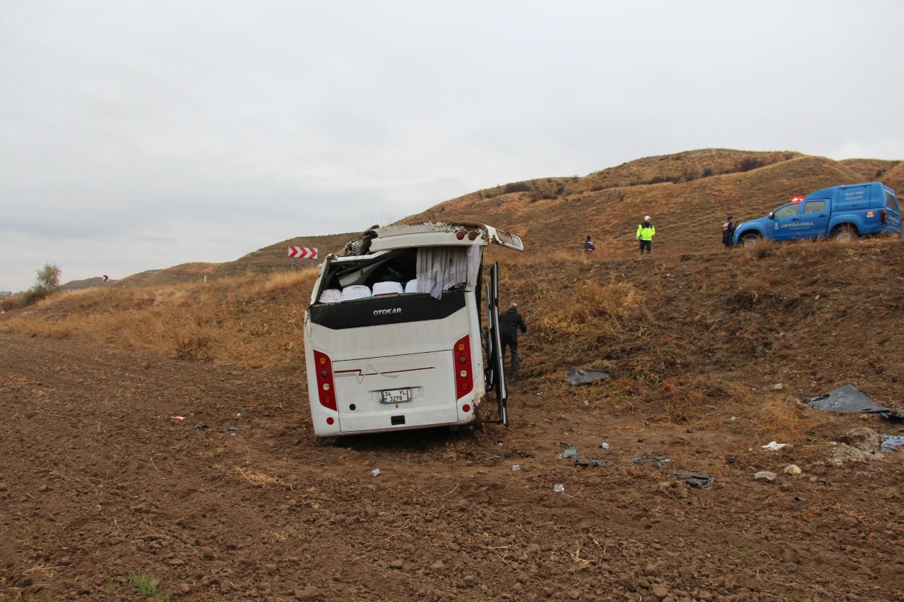 Çankırı'da feci kaza: Cenazeye gidenleri taşıyan midibüs şarampole devrildi! 29 yaralı var... - Sayfa 5