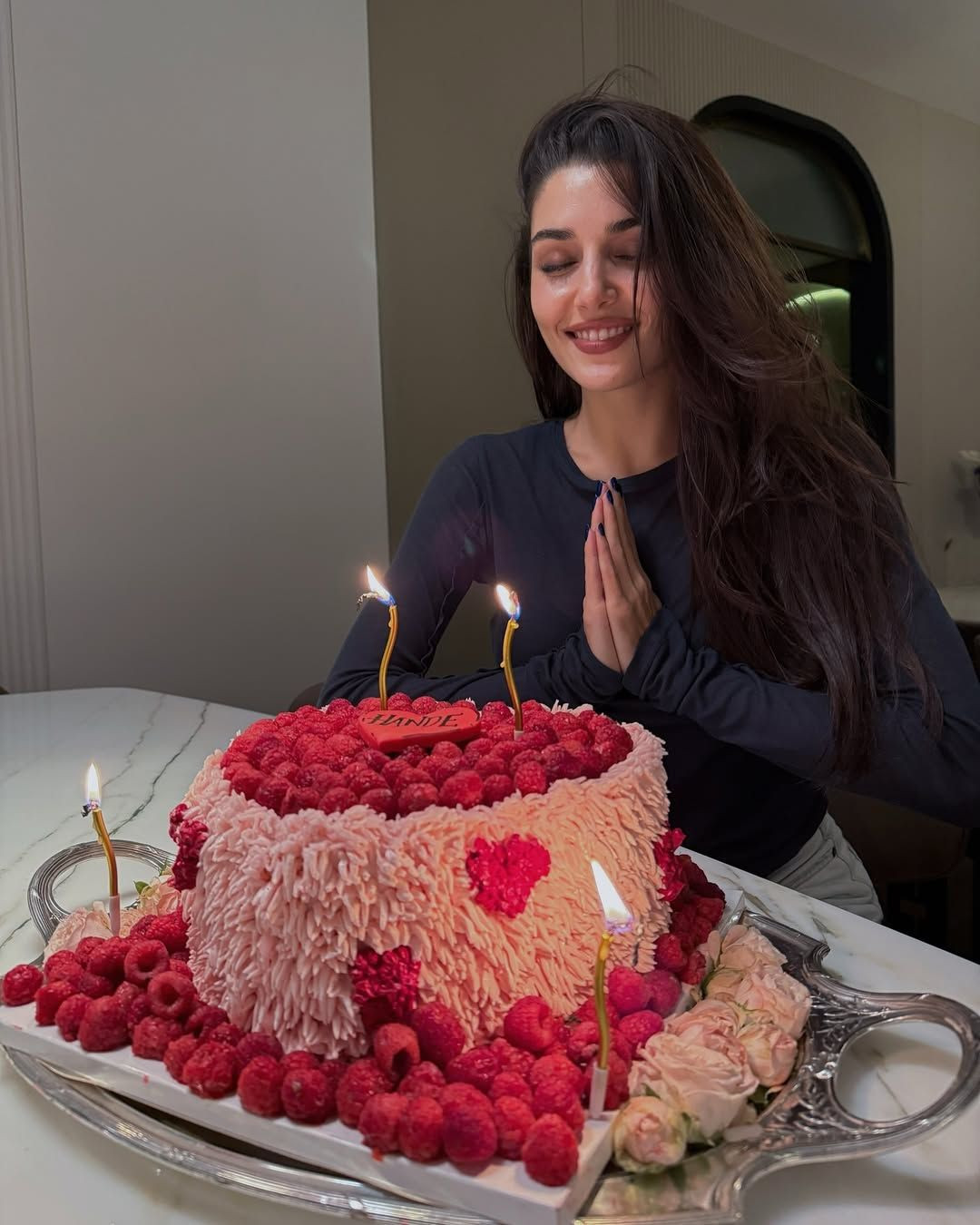 Hande Erçel 31. yaşını kutladı: İşte doğum günü partisinden kareler - Sayfa 10