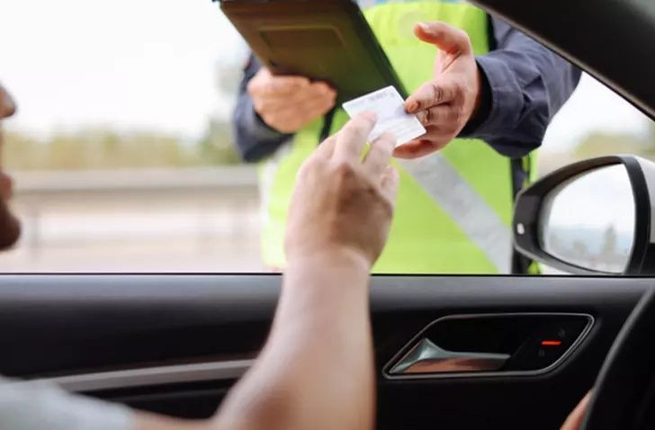 Pasaport, ehliyet, MTV, telefon harcı, trafik cezaları... Resmi Gazete'de yayımlandı! Hepsine zam geliyor! İşte zamlı fiyatları... - Sayfa 6