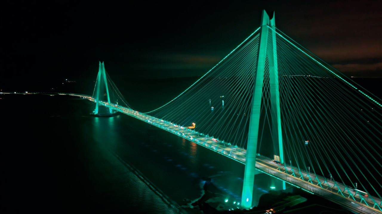 Bağımsızlık seferliği başladı: Yeşilay ve İçişleri Bakanlığı el ele verdi! İstanbul'daki 3 köprü yeşile boyandı - Sayfa 9