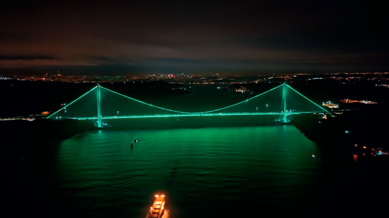 Bağımsızlık seferliği başladı: Yeşilay ve İçişleri Bakanlığı el ele verdi! İstanbul'daki 3 köprü yeşile boyandı - Sayfa 11