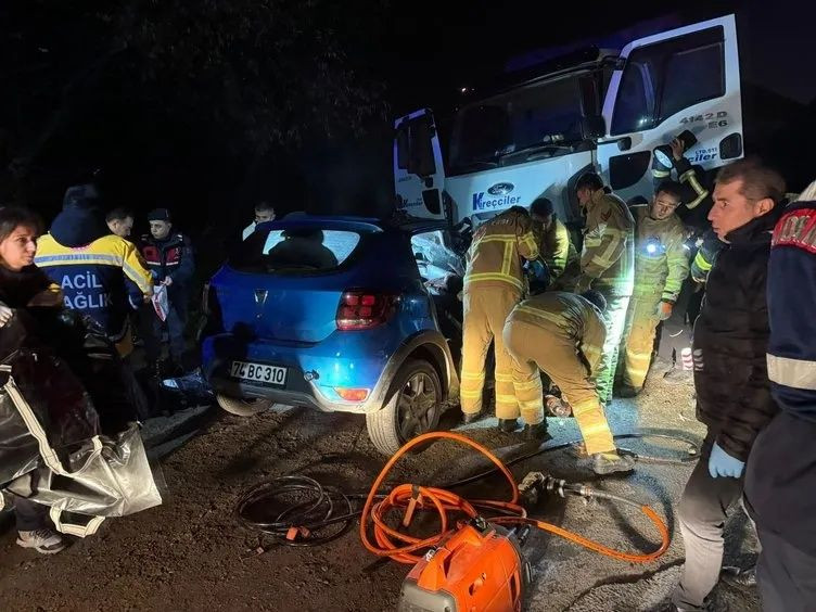 Bartın'da kahreden facia! Parti dönüşü yarış yapan gençler kamyonun altına girdi! - Sayfa 11