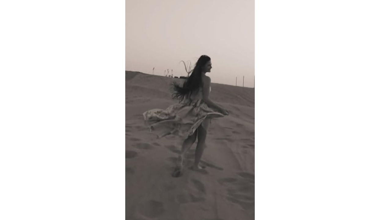 Çöl kumsallarında tarzıyla yaktı geçti! İşte Demet Özdemir'in kusursuz pozları... - Sayfa 4