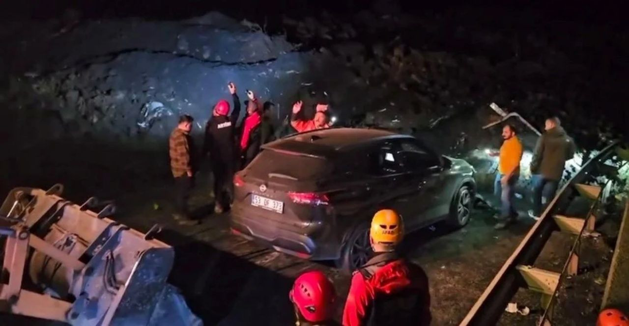Karadeniz sahil yolu ulaşıma kapatıldı! Artvinde heyelan! Felaketin boyutu ortaya çıktı - Sayfa 11