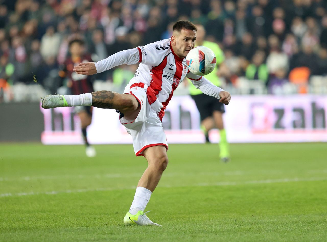 Sergen Yalçın canlı yayında ateş püskürdü: "TFF'nin yerinde olsam Rey Manaj'a en az 10 maç ceza veririm! Bu hakeme de artık maç falan vermem" - Sayfa 8