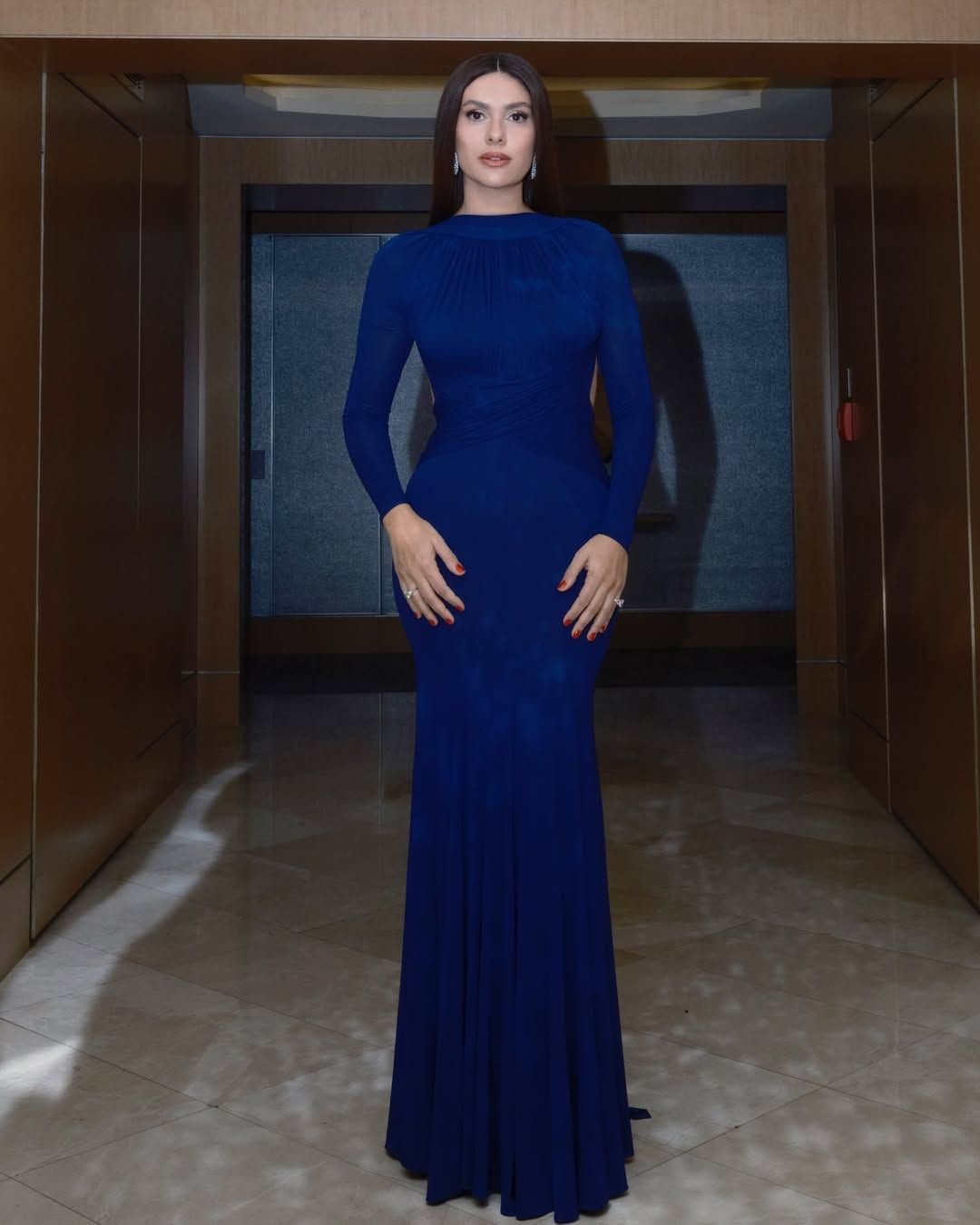 20 kilo veren Bergüzar Korel sırt dekolteli elbisesiyle büyüledi! - Sayfa 6