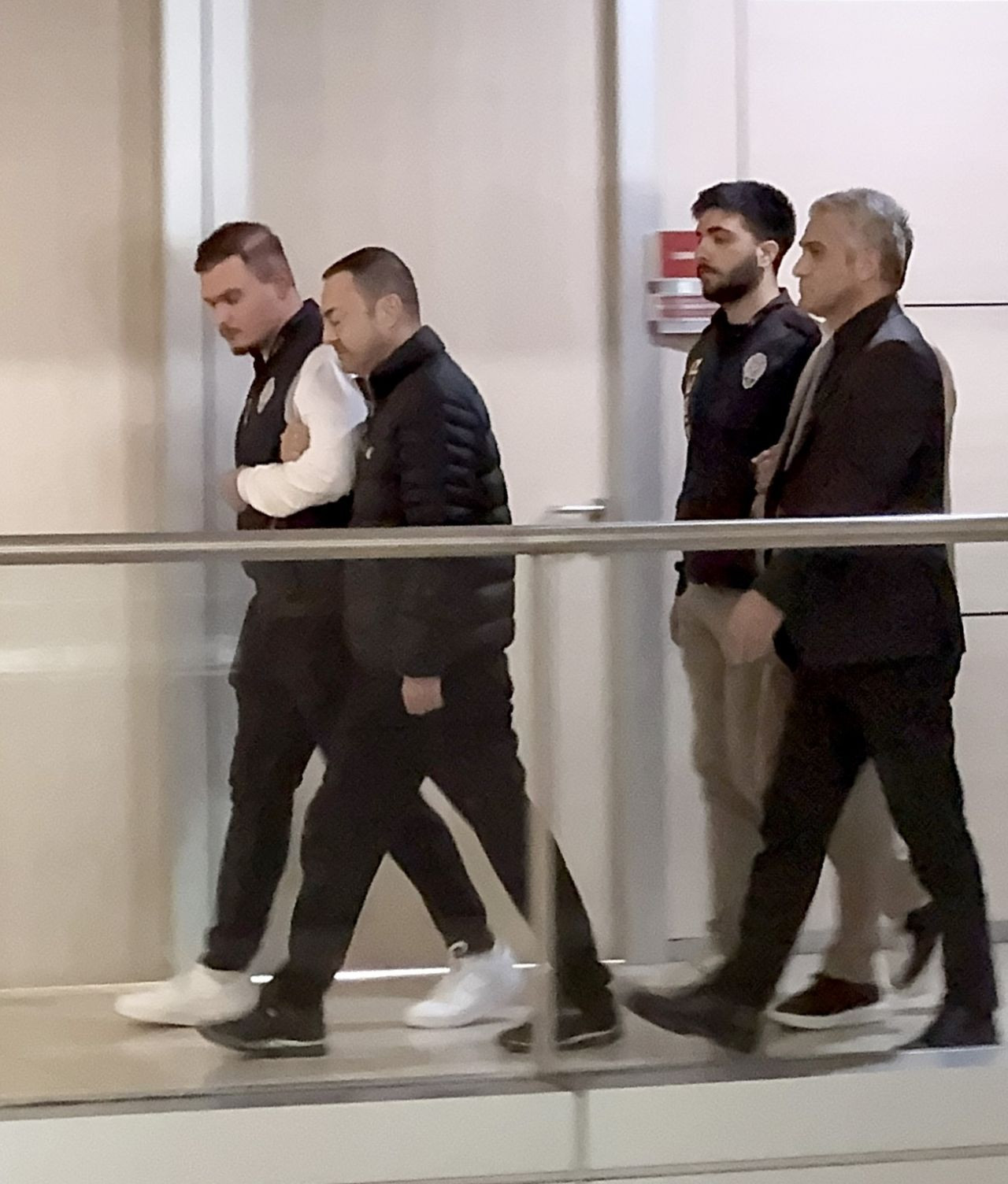 Serdar Ortaç canlı yayında gazeteci Kübra Par'a ateş püskürdü! - Sayfa 5