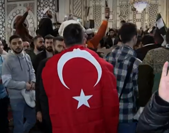 Suriye'de tarihi anlar! Binlerin akın ettiği Emevi Camii'nde Türk bayrağı açıldı... - Sayfa 5