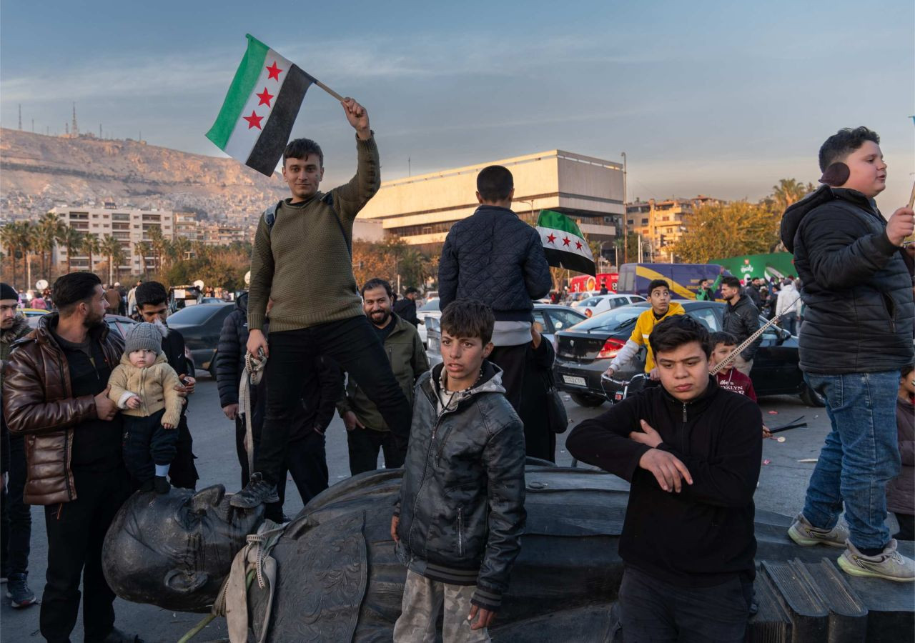 Bir diktatörün sonu! Suriye'de kanlı rejimin sembolü olan Hafız Esed heykelleri yıkılıyor - Sayfa 7